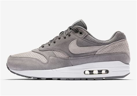 nike air max premium 1 zwart|Air Max 1 premium grey.